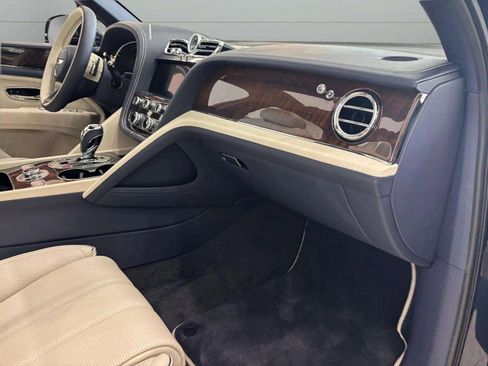 Used 2024 Bentley Bentayga Extended Wheelbase image 44