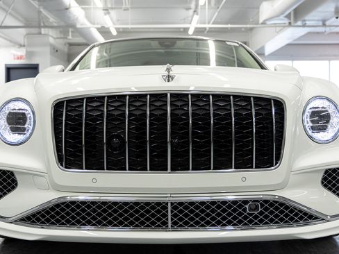 Used 2026 Bentley Flying Spur Plug-In Hybrid image 11