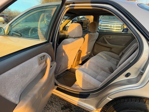Used 1997 Toyota Camry LE image 16