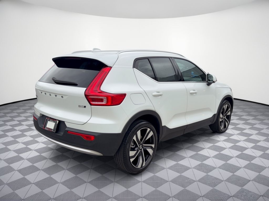 Used 2024 Volvo XC40 B5 Plus w/ Protection Package Premier AWD/4WD image 9