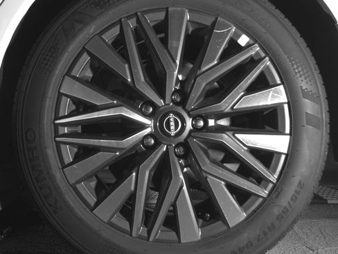 Used 2025 Nissan Altima 2.5 SV FWD image 14