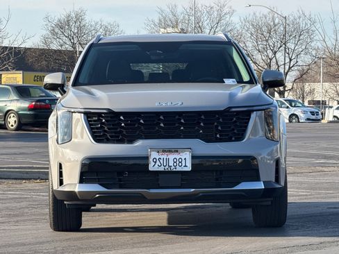 Certified 2025 Kia Sorento S image 10
