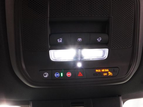 Used 2024 Chevrolet Traverse LT FWD image 28