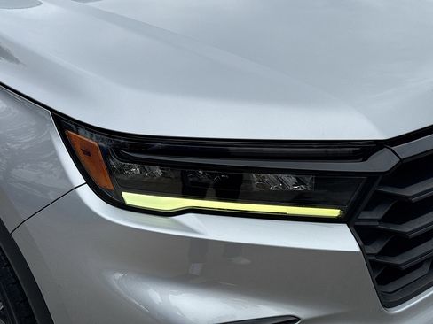 Used 2023 Honda Pilot Sport image 34