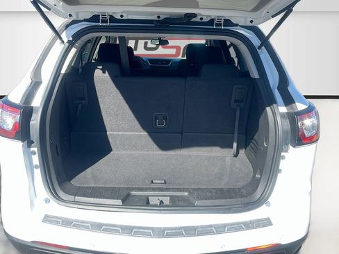 Used 2017 Chevrolet Traverse LT image 24