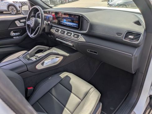 Used 2025 Mercedes-Benz GLS 450 4MATIC image 33