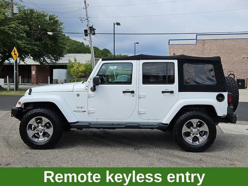 Used 2018 Jeep Wrangler Unlimited Sahara w/ Connectivity Group image 4