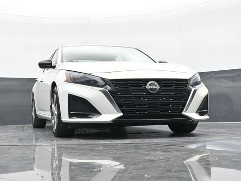 Used 2024 Nissan Altima 2.5 S image 45