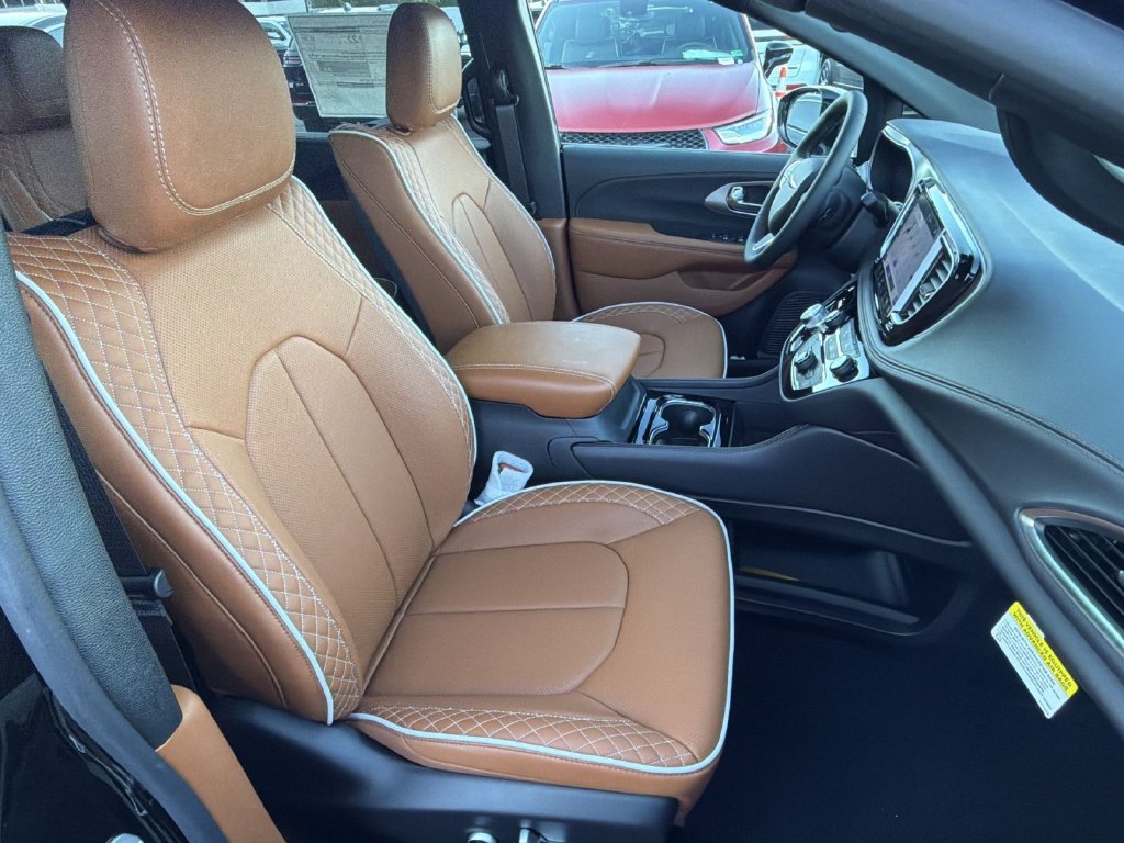 Used 2026 Chrysler Pacifica Pinnacle FWD image 28