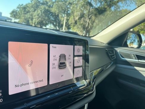 New 2026 Volkswagen Atlas Peak Edition image 13