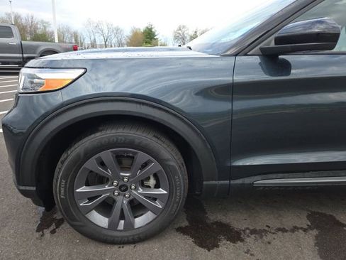 Used 2022 Ford Explorer XLT w/ Equipment Group 202A AWD/4WD image 18