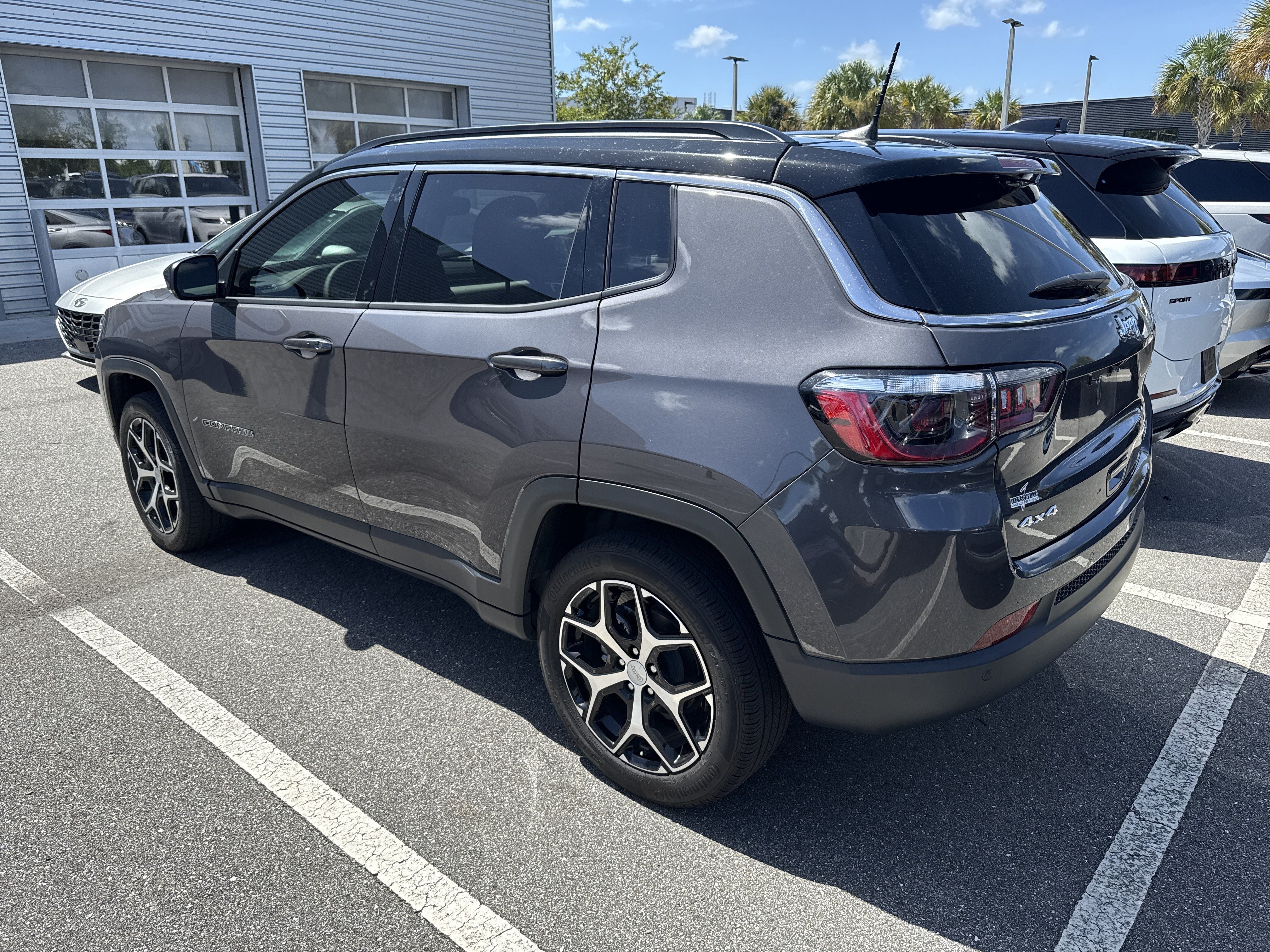 Used 2024 Jeep Compass Limited AWD/4WD image 3