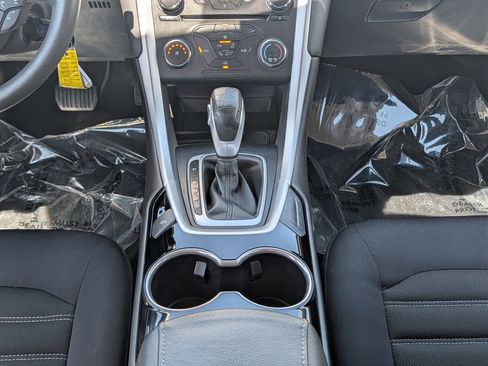 Used 2015 Ford Fusion SE FWD image 18