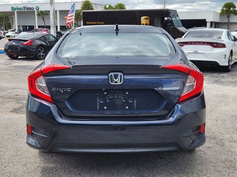 Used 2017 Honda Civic Touring image 7
