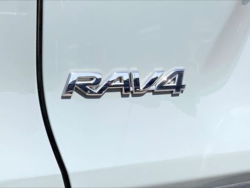 Used 2021 Toyota RAV4 XLE w/ Convenience Package image 30