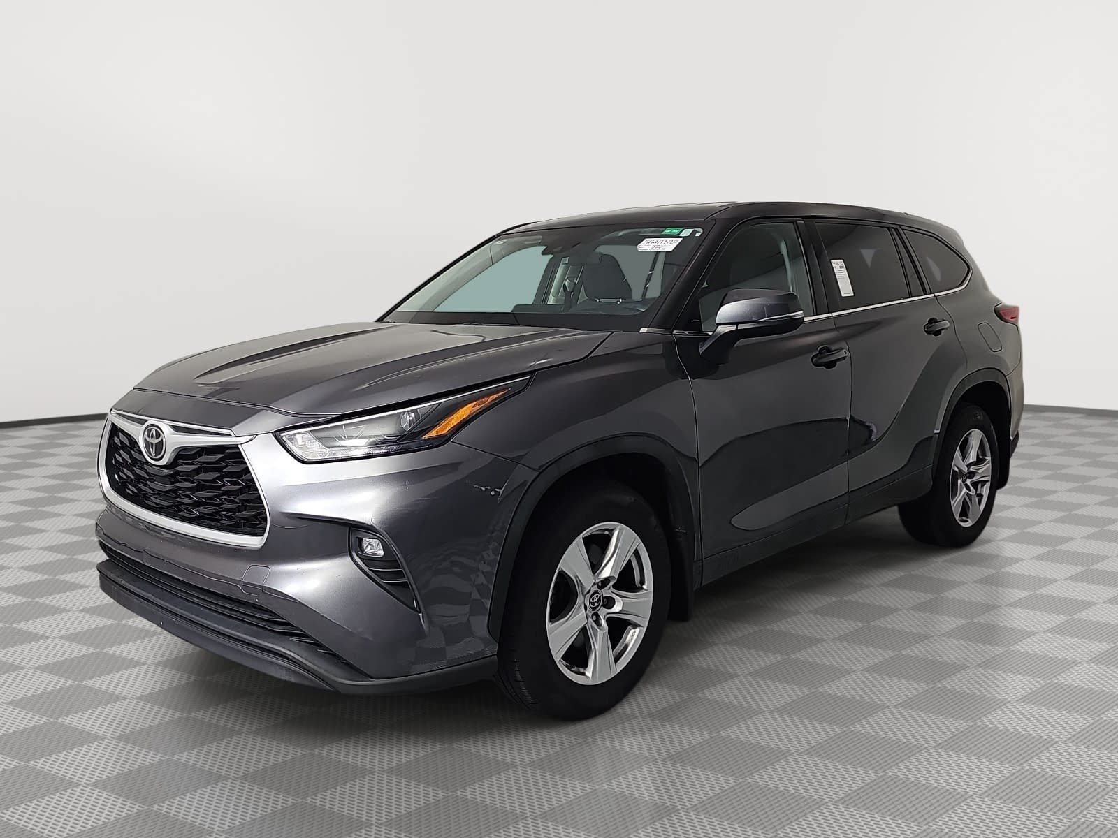 Used 2022 Toyota Highlander LE AWD/4WD image 4