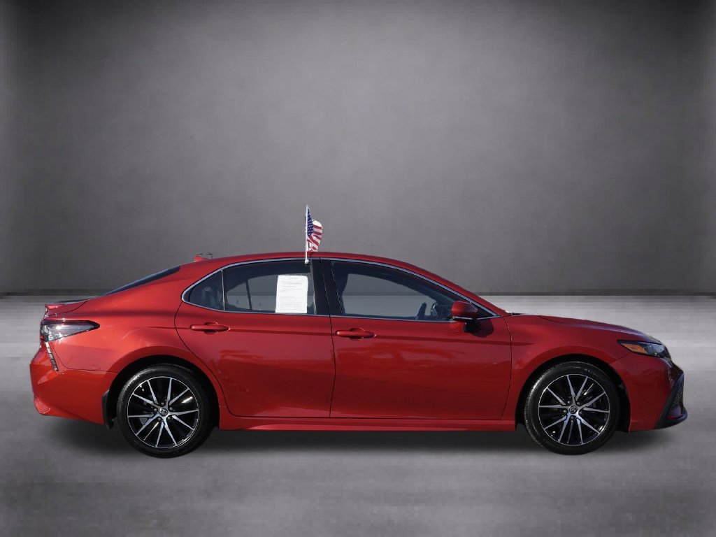Used 2024 Toyota Camry SE FWD image 3