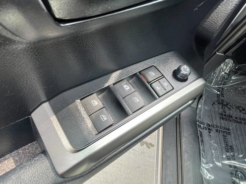 Used 2019 Toyota Tacoma SR5 image 24