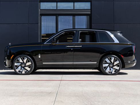 New 2026 Rolls-Royce Cullinan AWD/4WD image 3