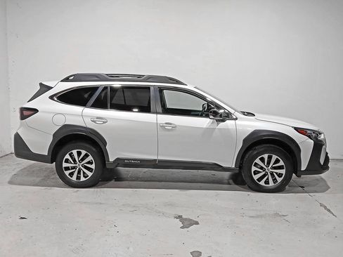 Used 2024 Subaru Outback Premium AWD/4WD image 7