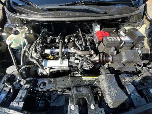 Used 2025 Nissan Versa SV FWD image 32