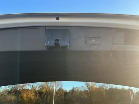 Certified 2023 Volkswagen Atlas SE image 16