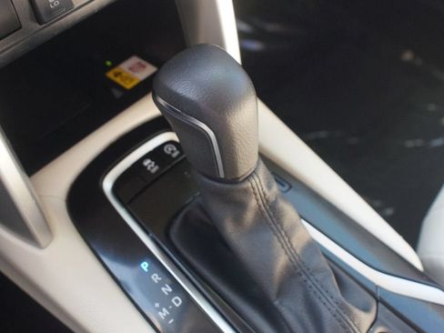 Used 2022 Toyota Corolla Cross XLE w/ Convenience Package FWD image 12
