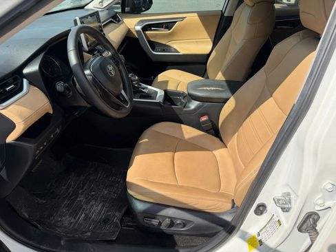 Used 2021 Toyota RAV4 XLE Premium image 25