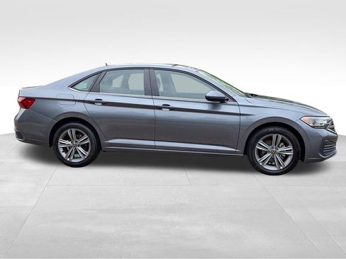 Used 2024 Volkswagen Jetta SE FWD image 6