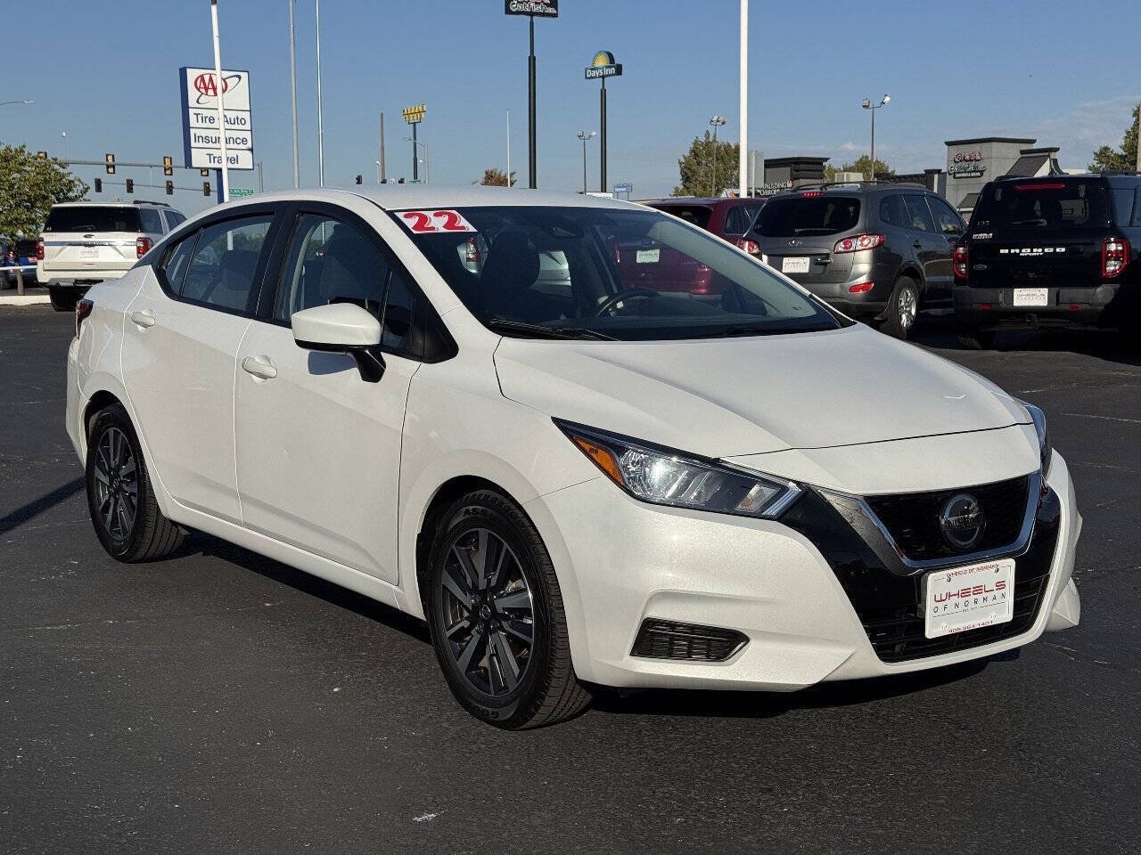 Used 2022 Nissan Versa SV FWD image 3