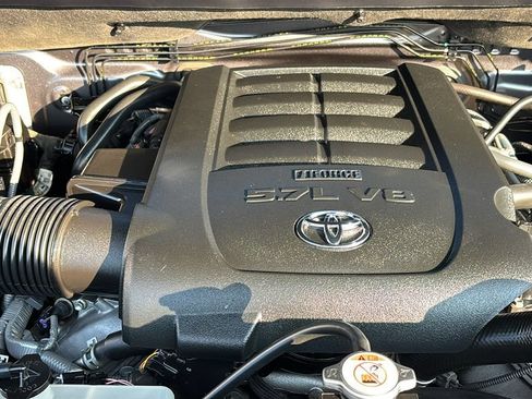 Used 2018 Toyota Tundra SR5 w/ SR5 Upgrade Package AWD/4WD image 33