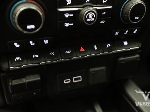 Used 2019 Chevrolet Silverado 1500 LTZ w/ LTZ Texas Edition RWD image 45
