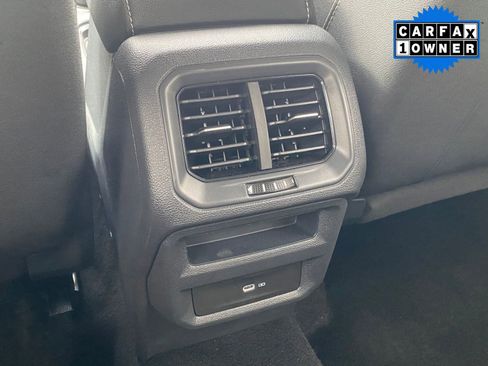 Used 2024 Volkswagen Taos SE image 33