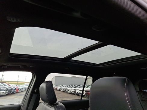 New 2025 Jeep Grand Cherokee L Limited w/ Black Appearance Package image 17