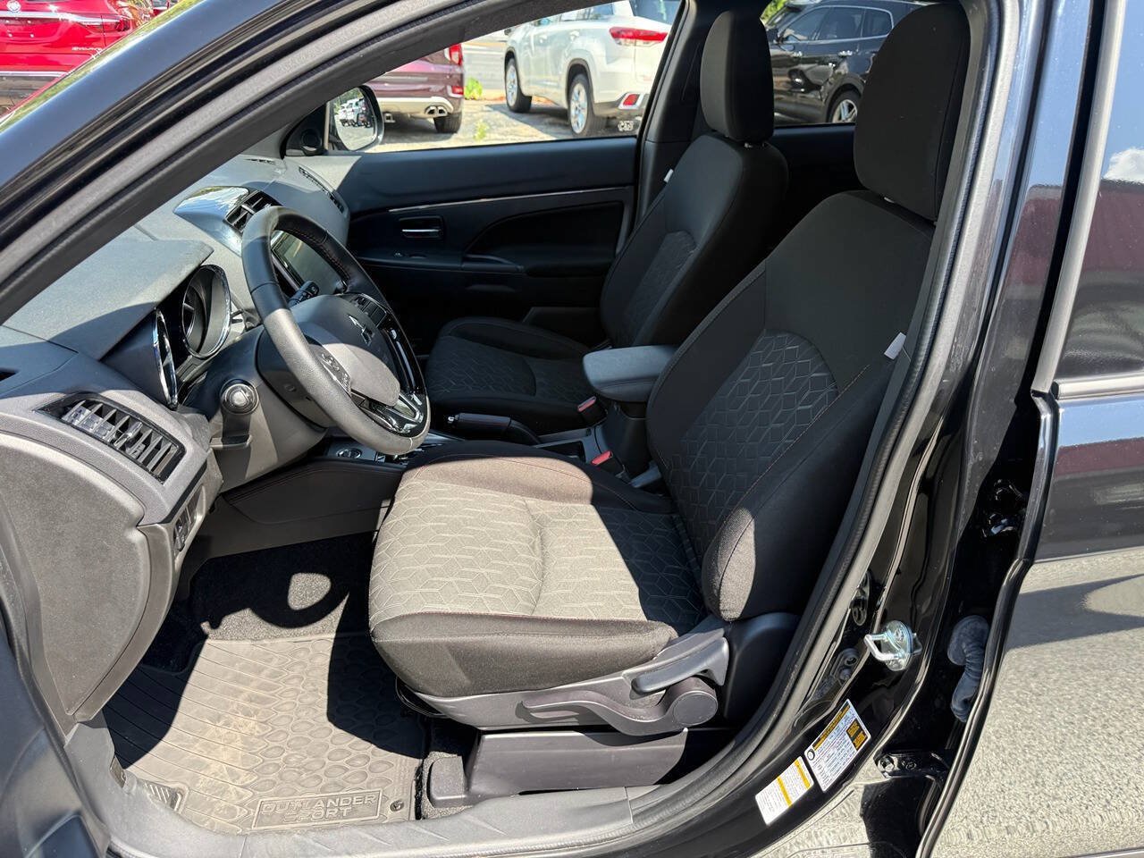 Used 2025 Mitsubishi Outlander Sport AWD image 12
