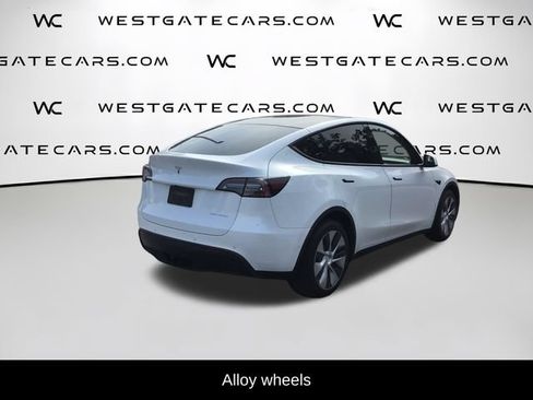 Used 2022 Tesla Model Y Long Range AWD/4WD image 10