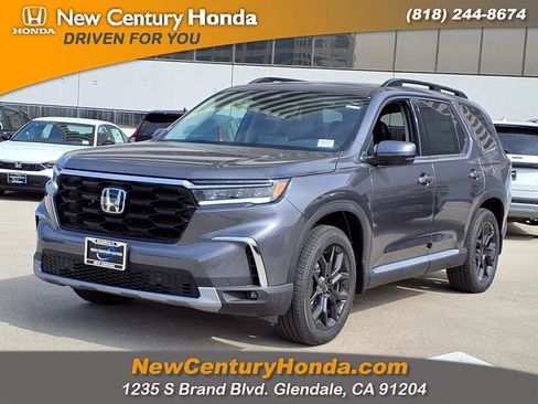New 2025 Honda Pilot Touring image 1