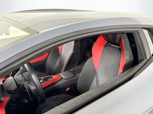 Used 2024 Lamborghini Revuelto image 14