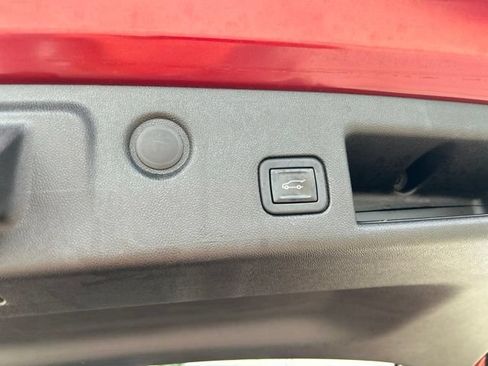 Used 2022 Chevrolet Equinox RS w/ RS Leather Package FWD image 30