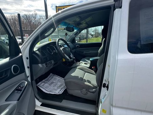 Used 2014 Toyota Tacoma 4x4 Access Cab V6 w/ TRD Sport Package image 15