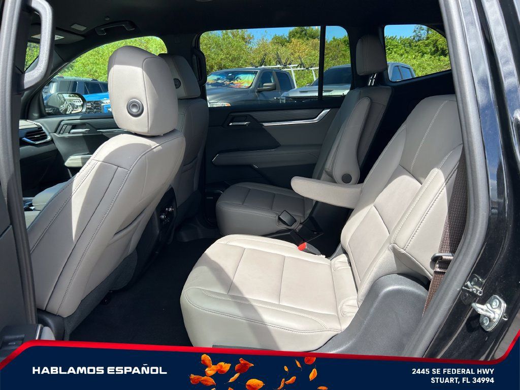 Used 2026 GMC Acadia Elevation w/ Elevation Premium Package FWD image 11