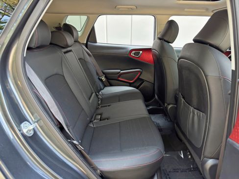 Used 2020 Kia Soul GT-Line Turbo FWD image 38