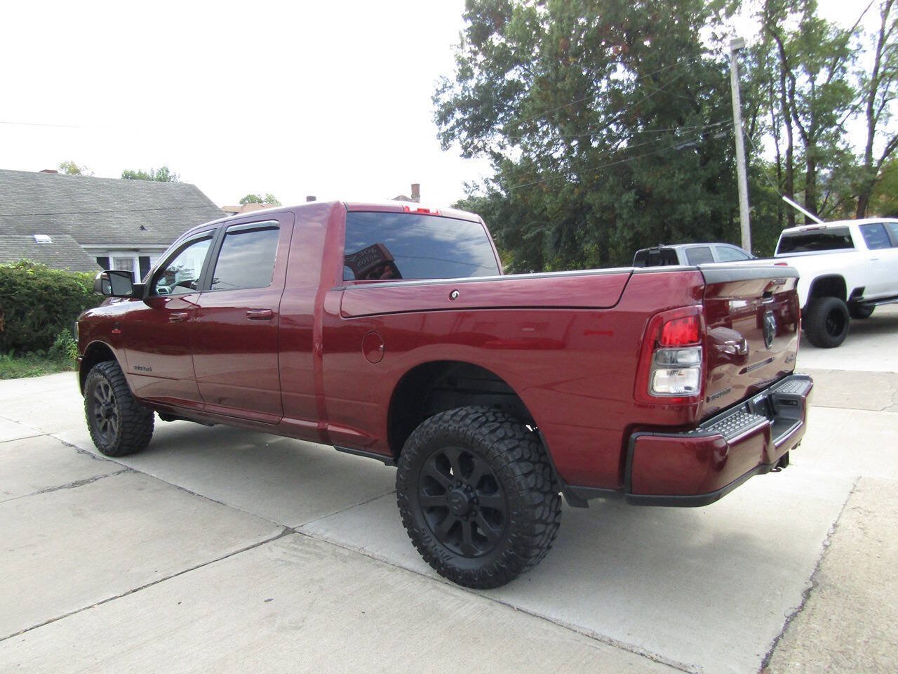 Used 2021 RAM 2500 Big Horn w/ Night Edition AWD/4WD image 3