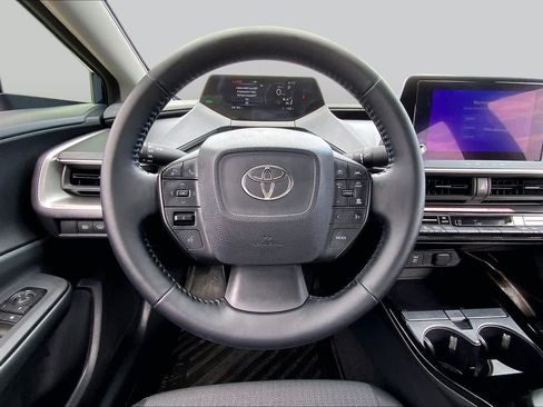 Used 2025 Toyota Prius LE FWD image 6