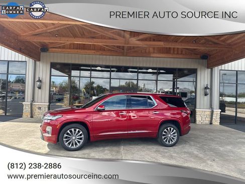 Used 2023 Chevrolet Traverse Premier FWD image 1