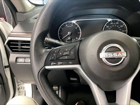 Certified 2025 Nissan Altima 2.5 SV FWD image 22