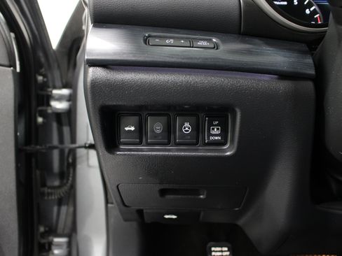 Used 2019 Nissan Maxima Platinum w/ Sport Mat Group FWD image 9