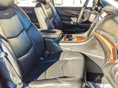 Used 2017 Cadillac Escalade ESV Luxury AWD/4WD image 20