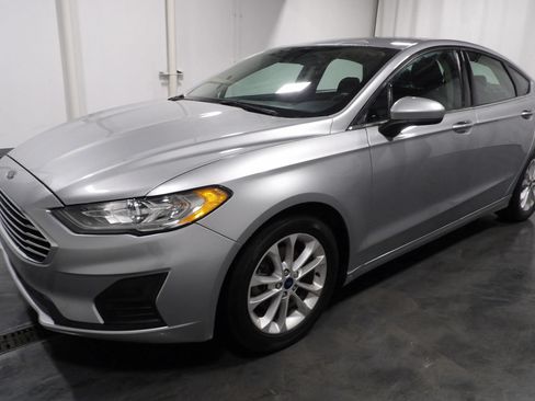 Used 2020 Ford Fusion SE FWD image 3