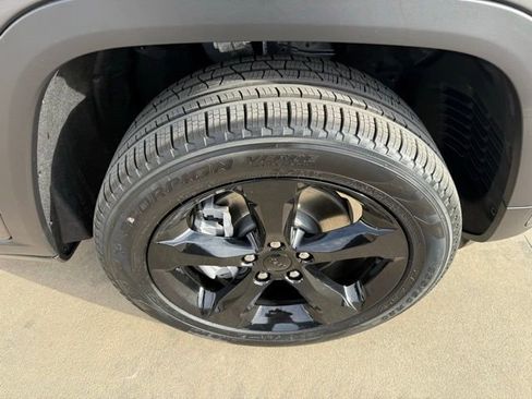 New 2025 Jeep Grand Cherokee L Limited w/ Luxury Tech Group II image 4